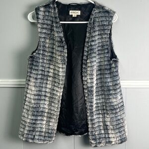 Weekend Love Faux Fur Vest Size Medium